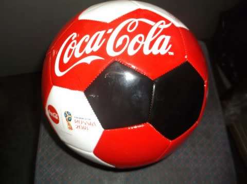 COCA COLA MINI SOCCER BALL - FIFA WORLD CUP 2018 RUSSIA ( 125mm DIAMETER )